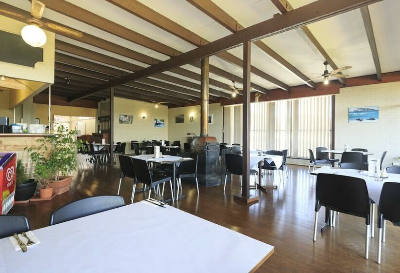 The Walpole Hotel Motel