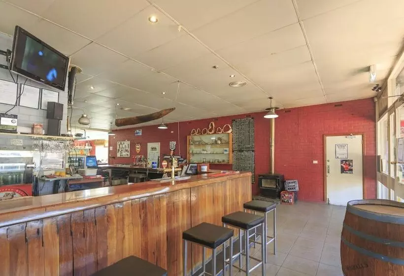 The Walpole Hotel Motel