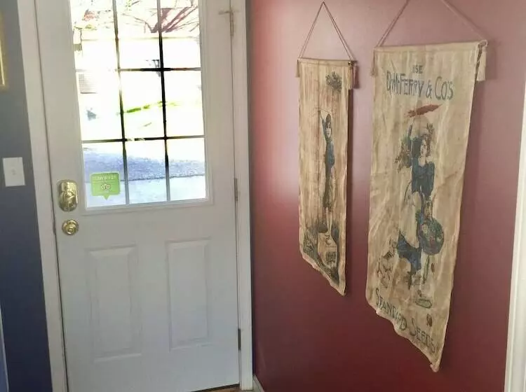 The Wellington Cottage