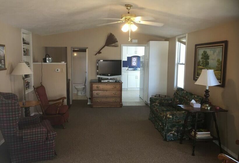 The Wellington Cottage