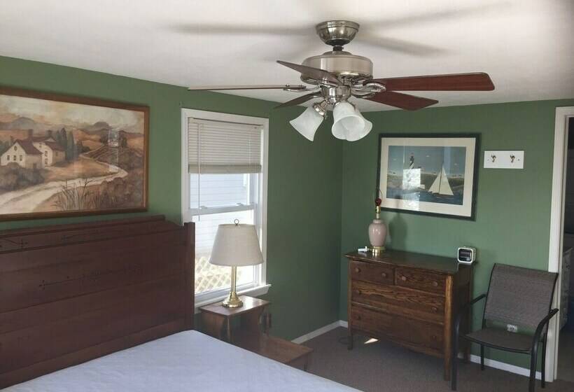 The Wellington Cottage