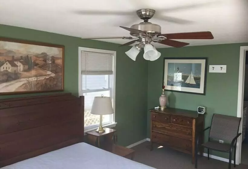 The Wellington Cottage