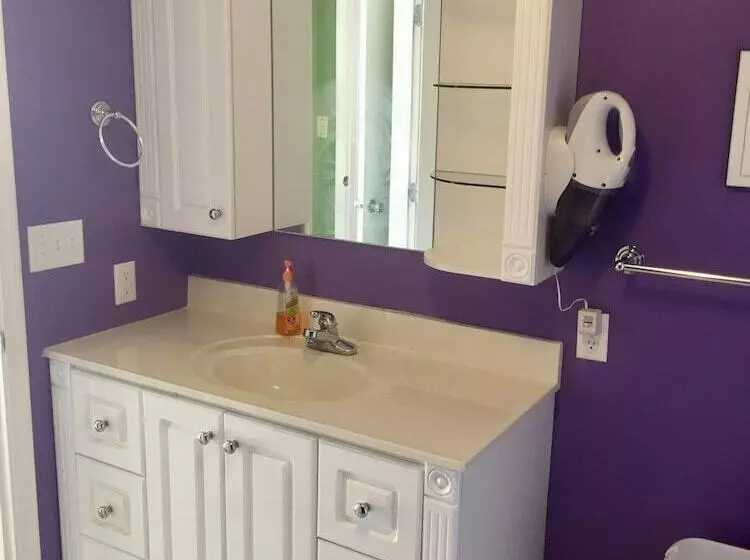 The Wellington Cottage