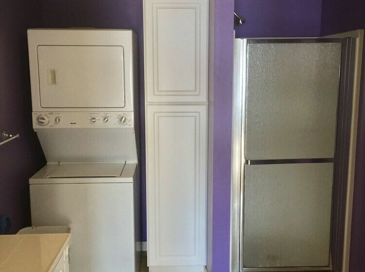 The Wellington Cottage