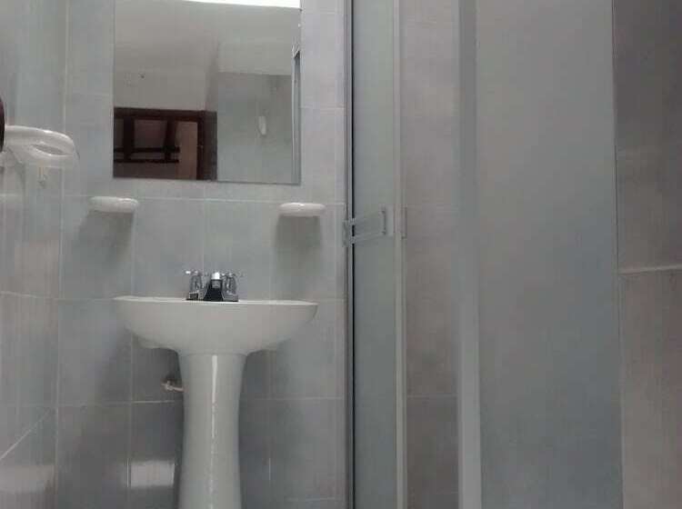 Tinva Hostal   Hostel