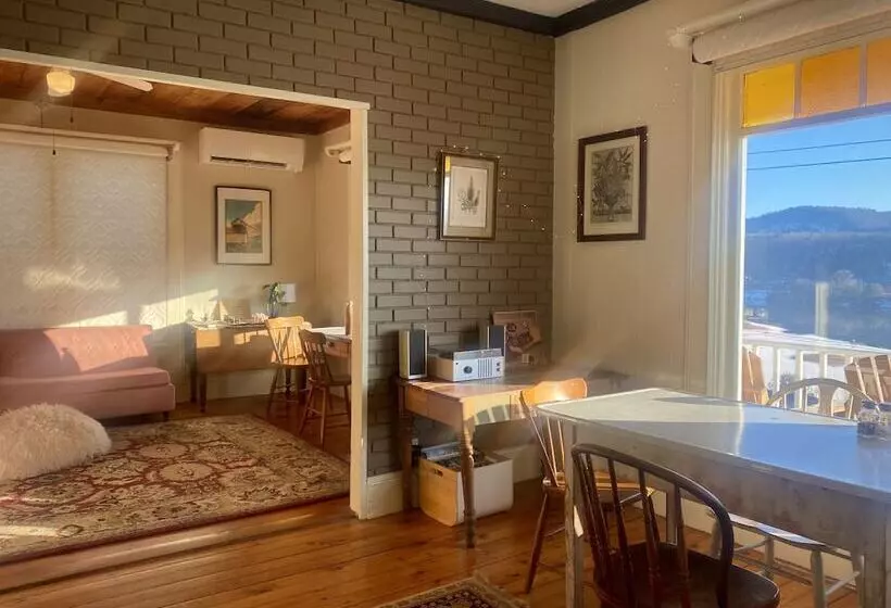 Aamiaismajoitus (B&B) Harvest Barn Inn