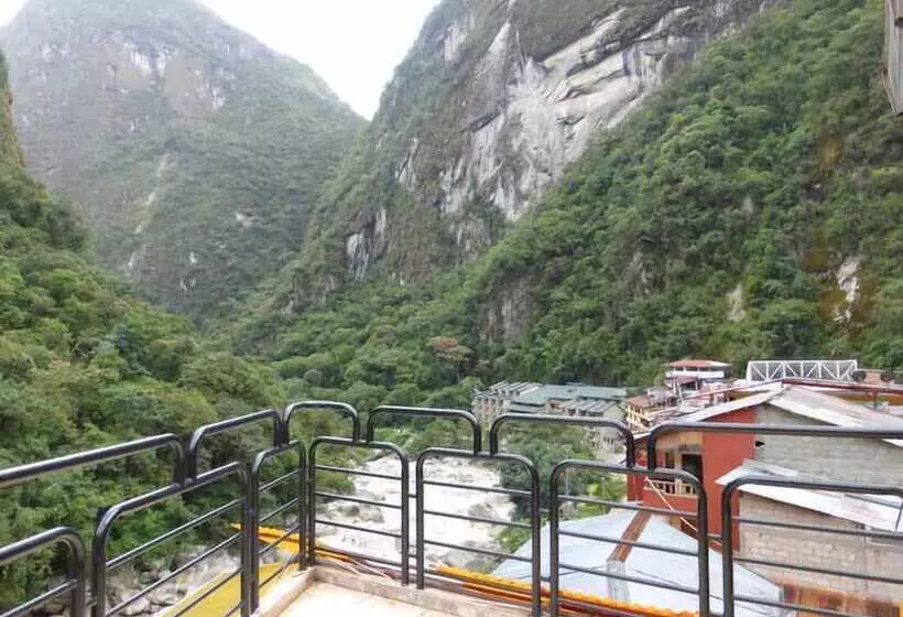 تختخواب و صبحانه Inka Wonder