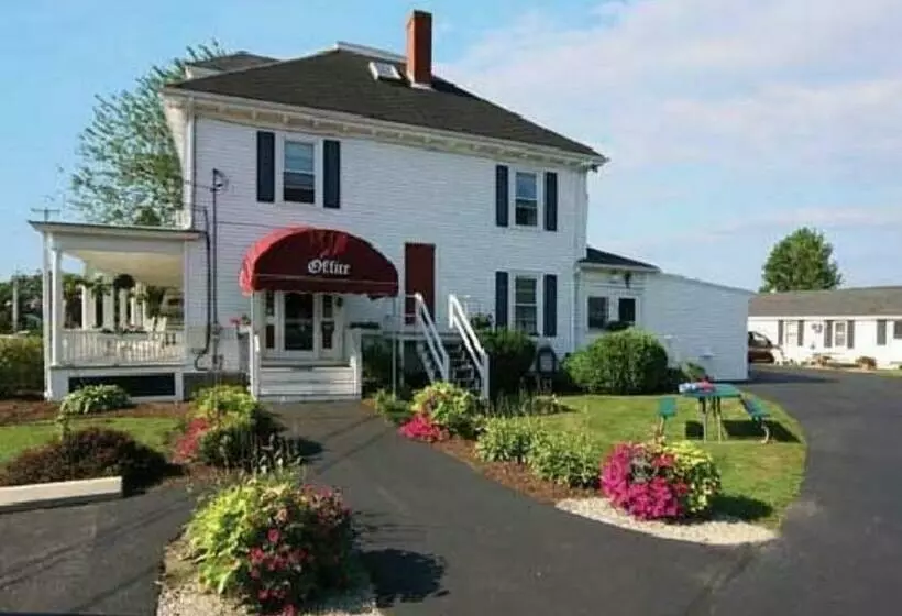 Carriage House Motel Cottages & Suites