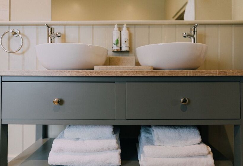 簡易ホテル The Pointer