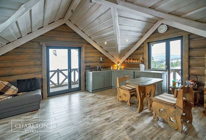 هتل Charlton Estate