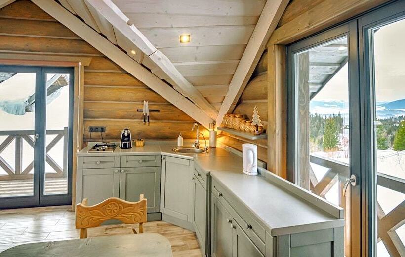 هتل Charlton Estate