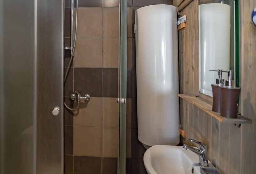 هتل Charlton Estate