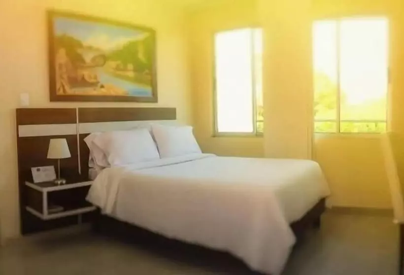 Hotelli Mayales Plaza