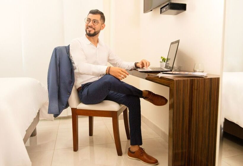 בית מלון כפרי Mayales Plaza