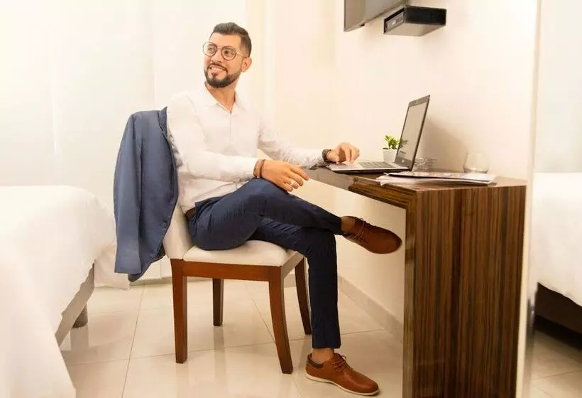 Hotelli Mayales Plaza