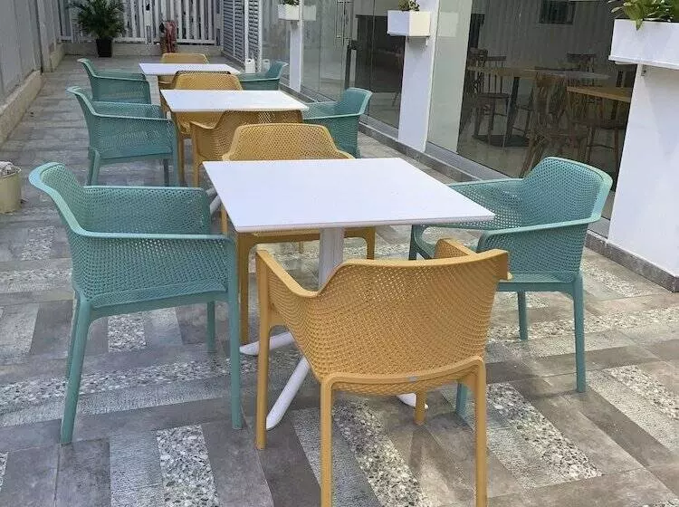 Hotelli Mayales Plaza