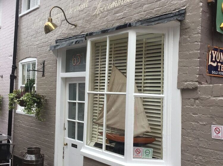 فندق Mrs Salisbury S Serviced Accommodation