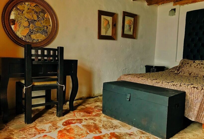 هتل Ruinas Del Real