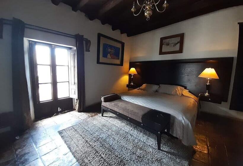 هتل Ruinas Del Real