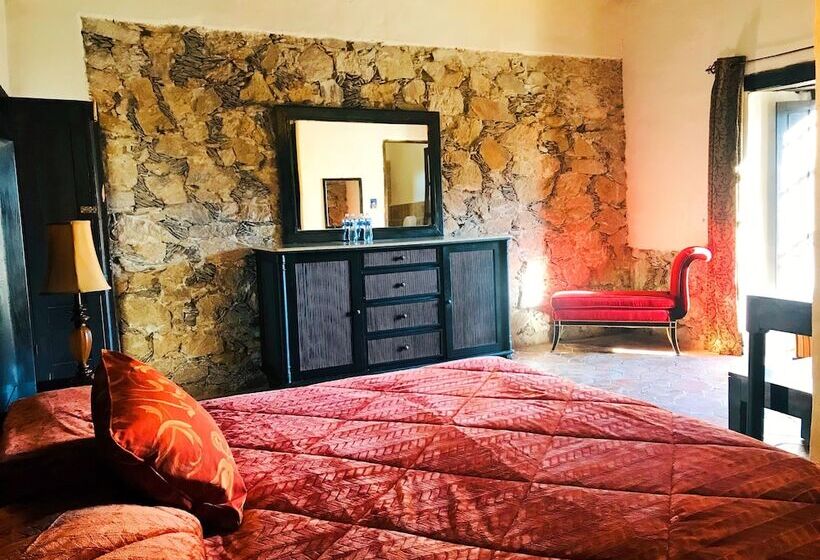 هتل Ruinas Del Real