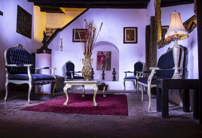 هتل Ruinas Del Real