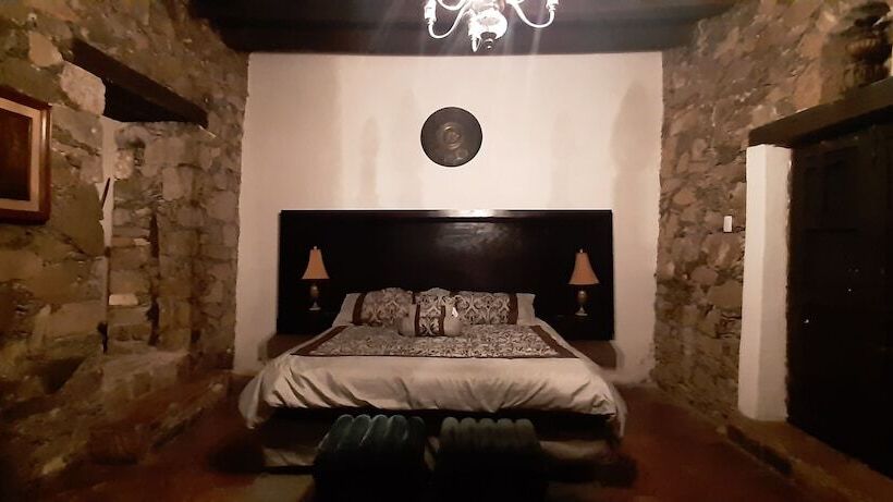 هتل Ruinas Del Real