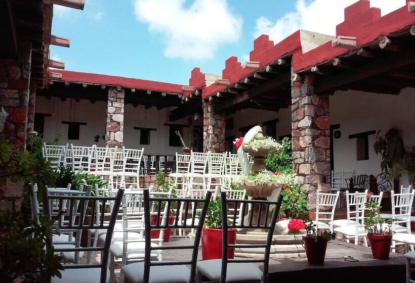 هتل Ruinas Del Real