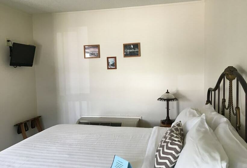 فندق Sugarcreek Village Inn