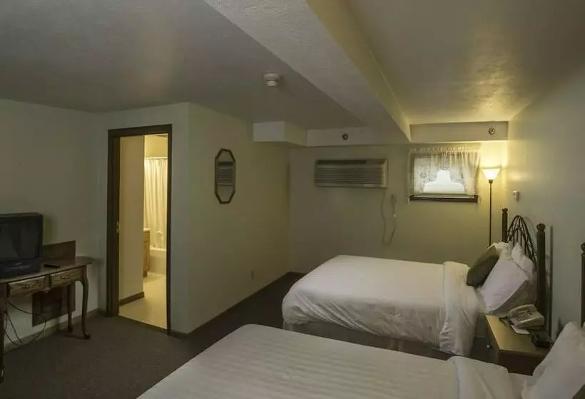 Hotelli Sugarcreek Village Inn