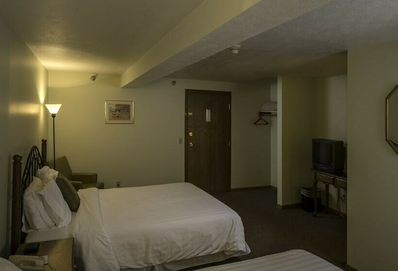 فندق Sugarcreek Village Inn