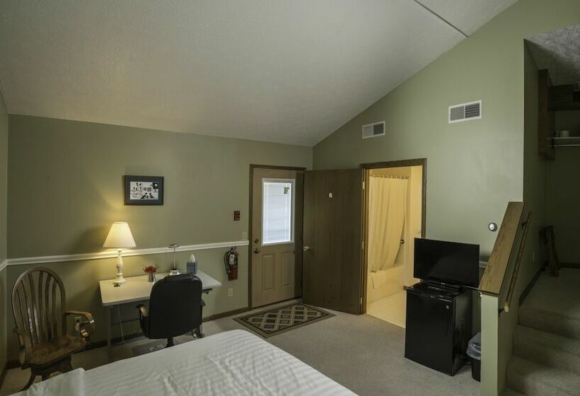 فندق Sugarcreek Village Inn