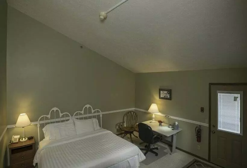 Hotelli Sugarcreek Village Inn