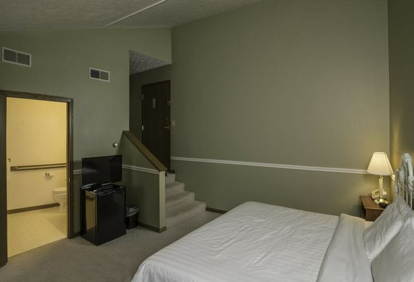 فندق Sugarcreek Village Inn