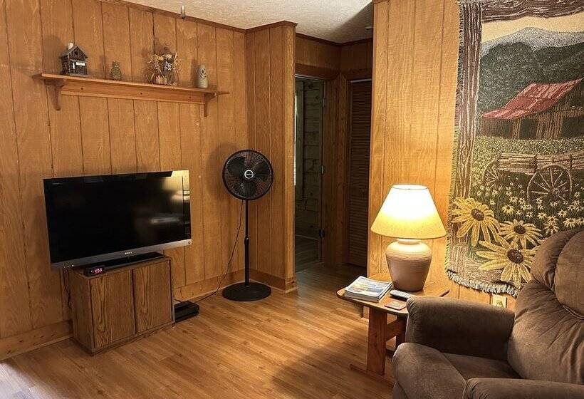 Misty Creek Log Cabins