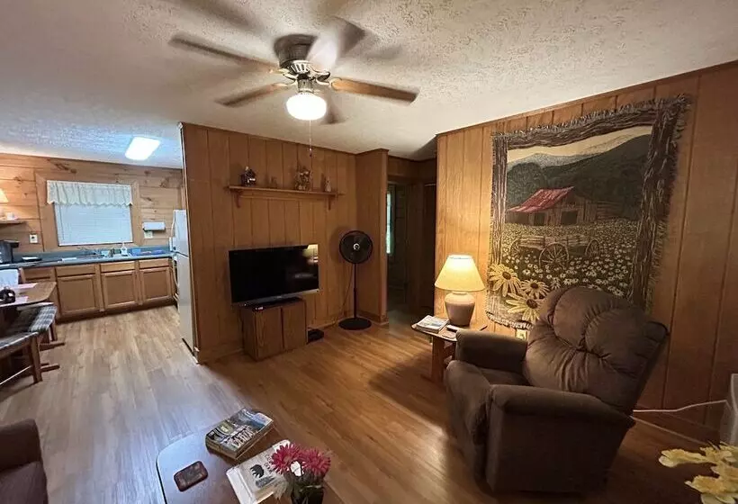 Misty Creek Log Cabins