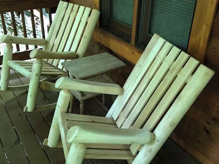 Misty Creek Log Cabins