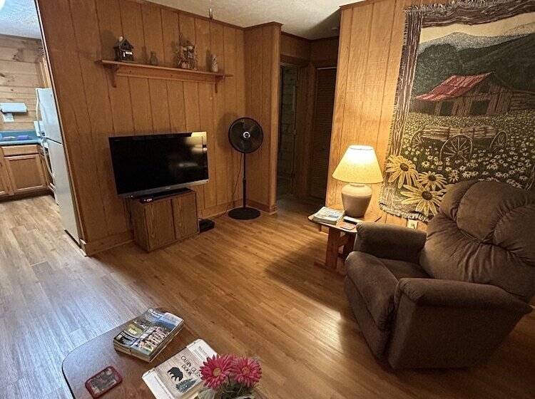 Misty Creek Log Cabins