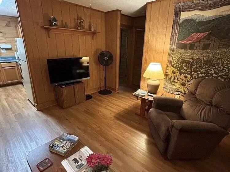 Misty Creek Log Cabins