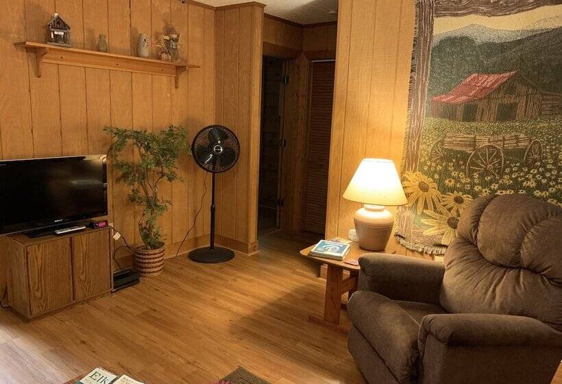 Misty Creek Log Cabins