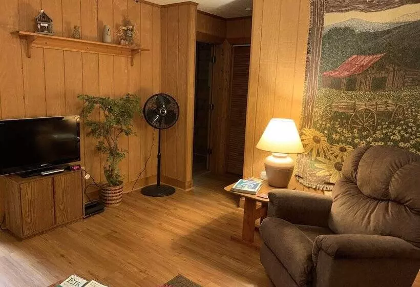 Misty Creek Log Cabins