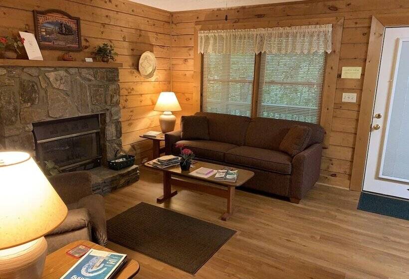 Misty Creek Log Cabins