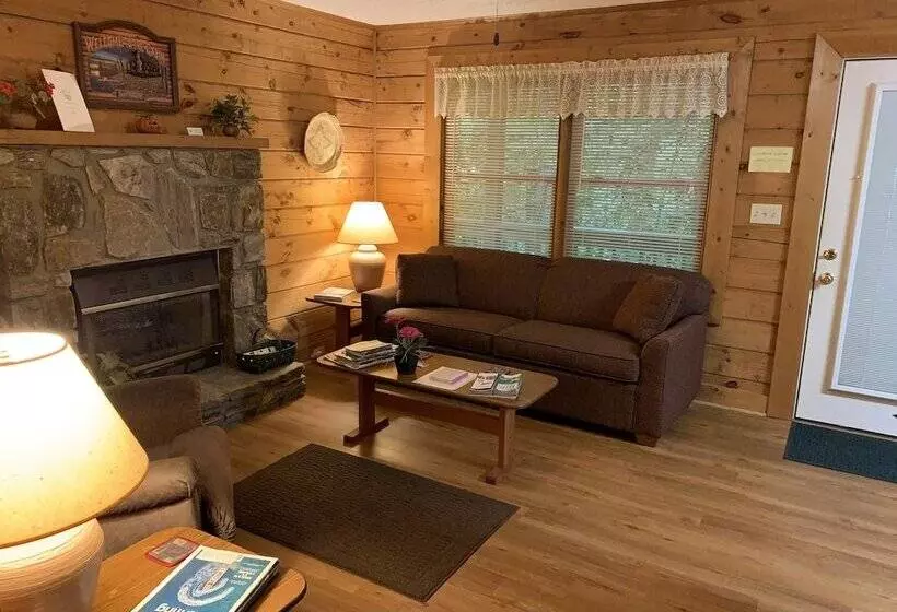 Misty Creek Log Cabins