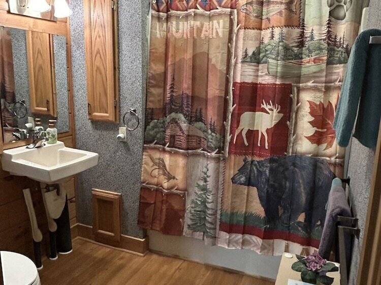 Misty Creek Log Cabins