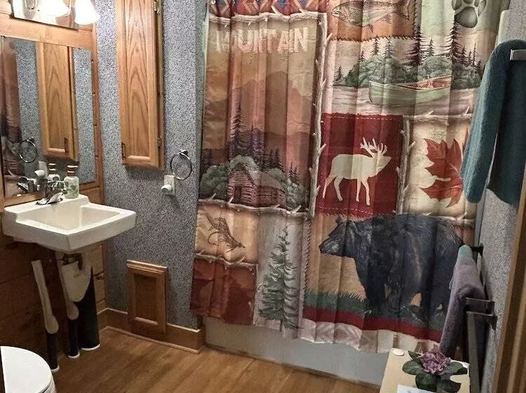 Misty Creek Log Cabins