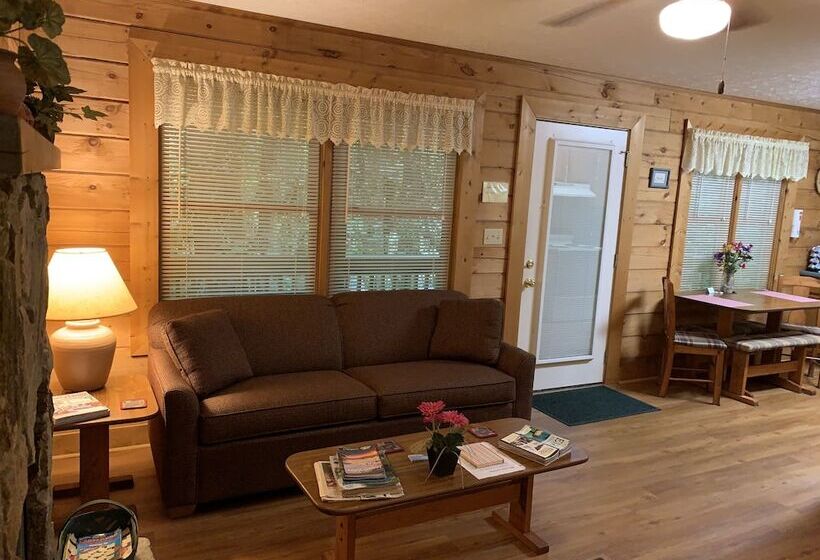 Misty Creek Log Cabins