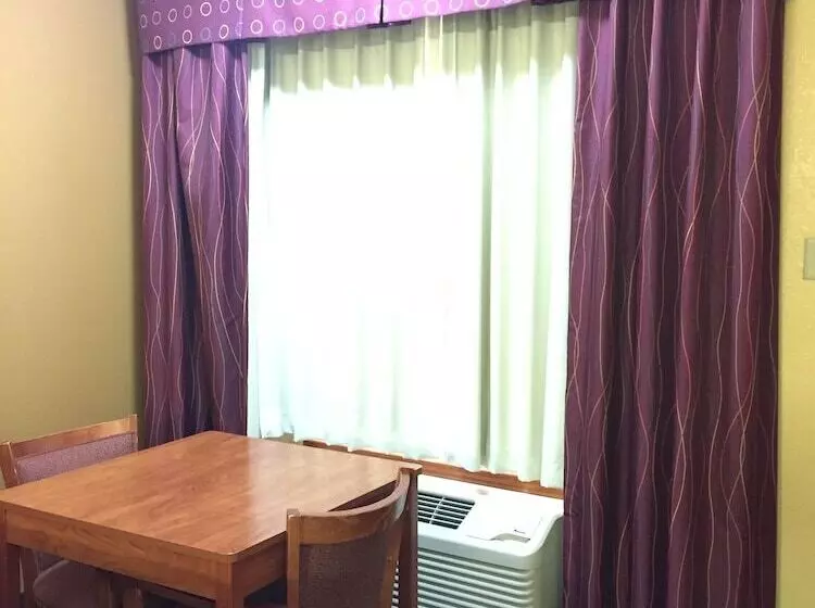 Motelli Royal Inn Pearsall