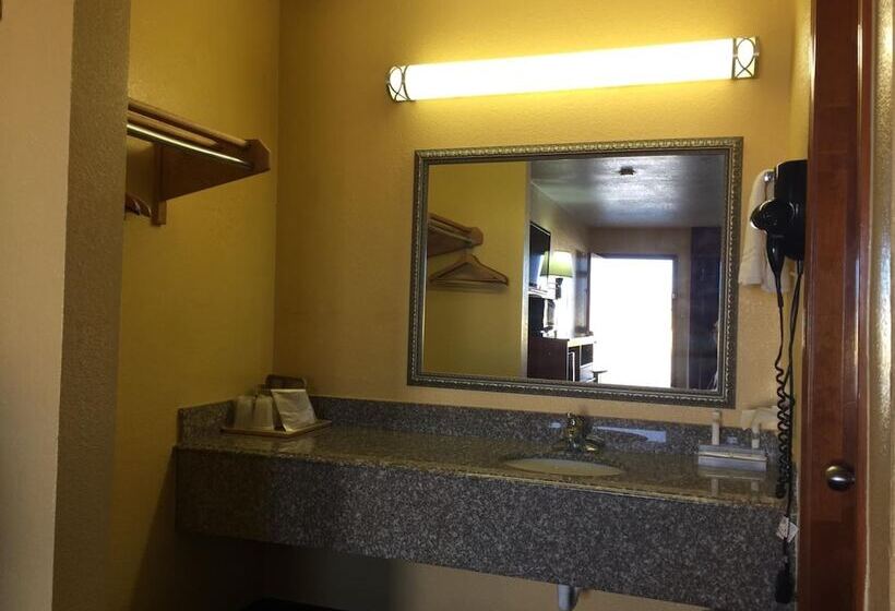 Мотель Royal Inn Pearsall