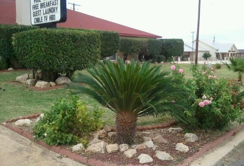 Мотель Royal Inn Pearsall