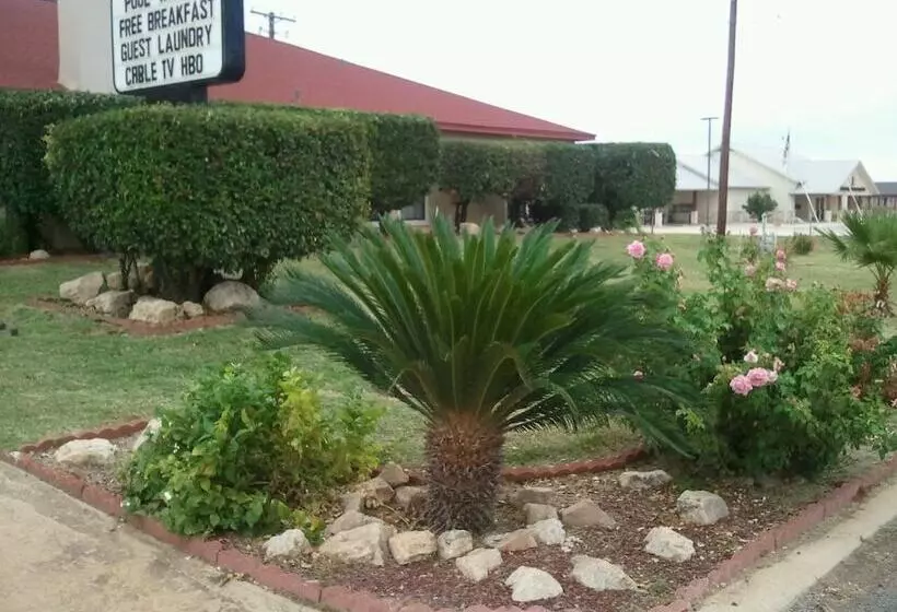 Motelli Royal Inn Pearsall