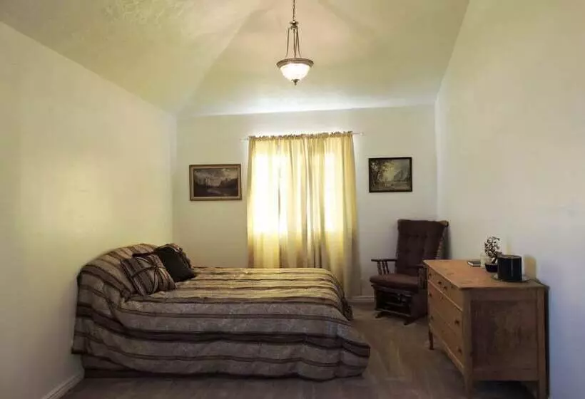 ペンション Lake Powell Manor